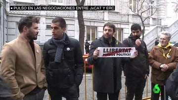 Miembros de ERC frente al TS en apoyo a Oriol Junqueras
