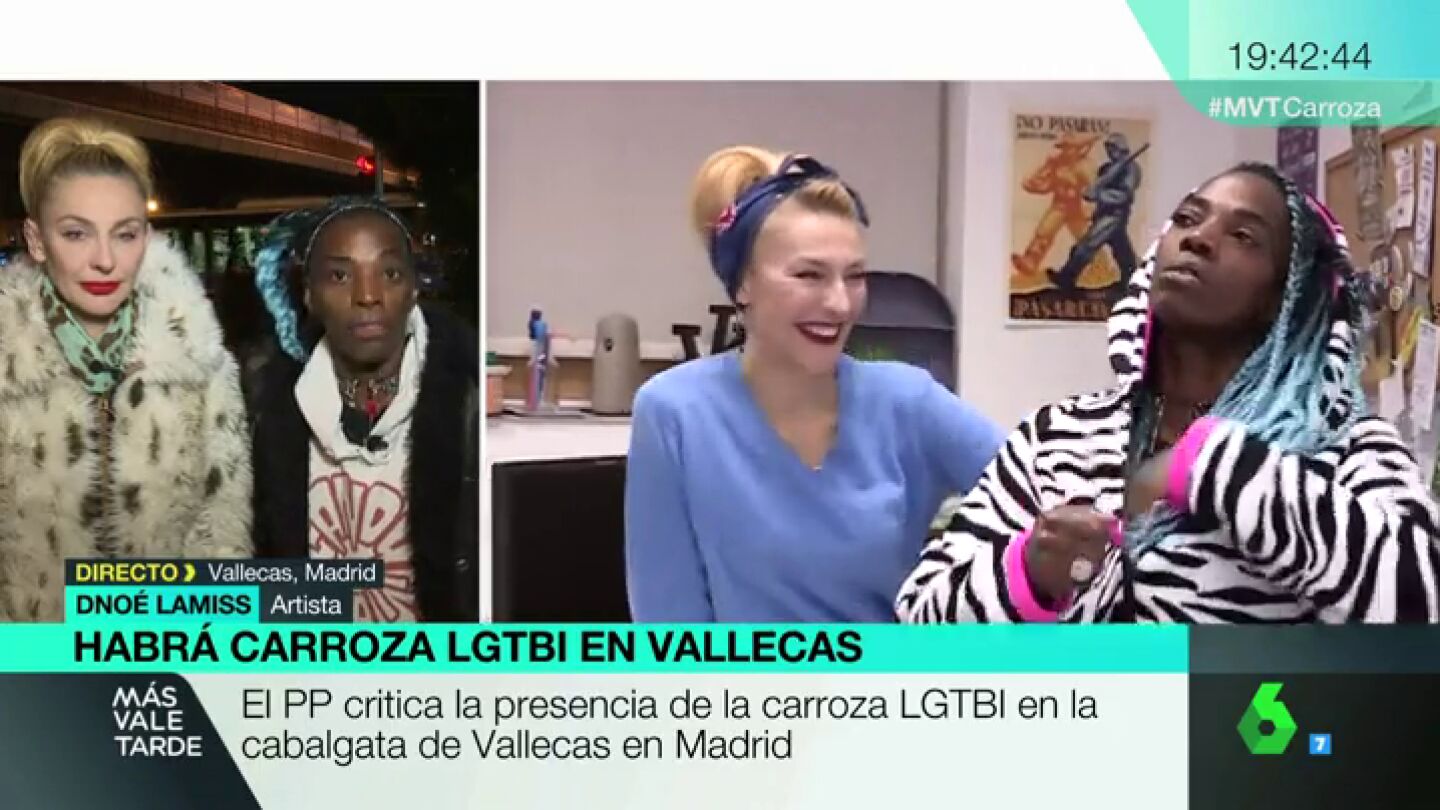 Dos de las reinas protagonistas de la 'carroza por la diversidad' en la cabalgata de Reyes de Vallecas