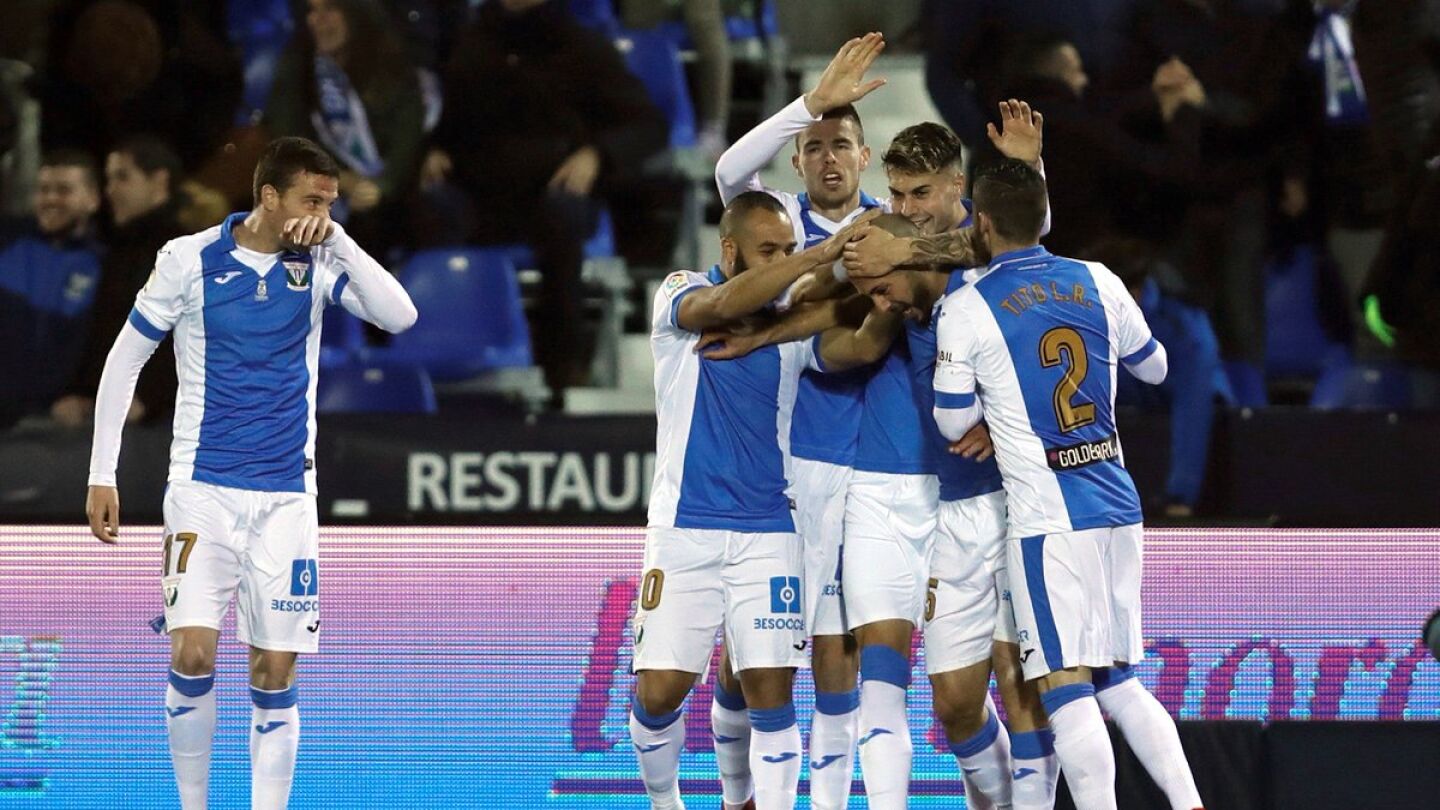 Los jugadores del Legan&eacute;s celebran un gol