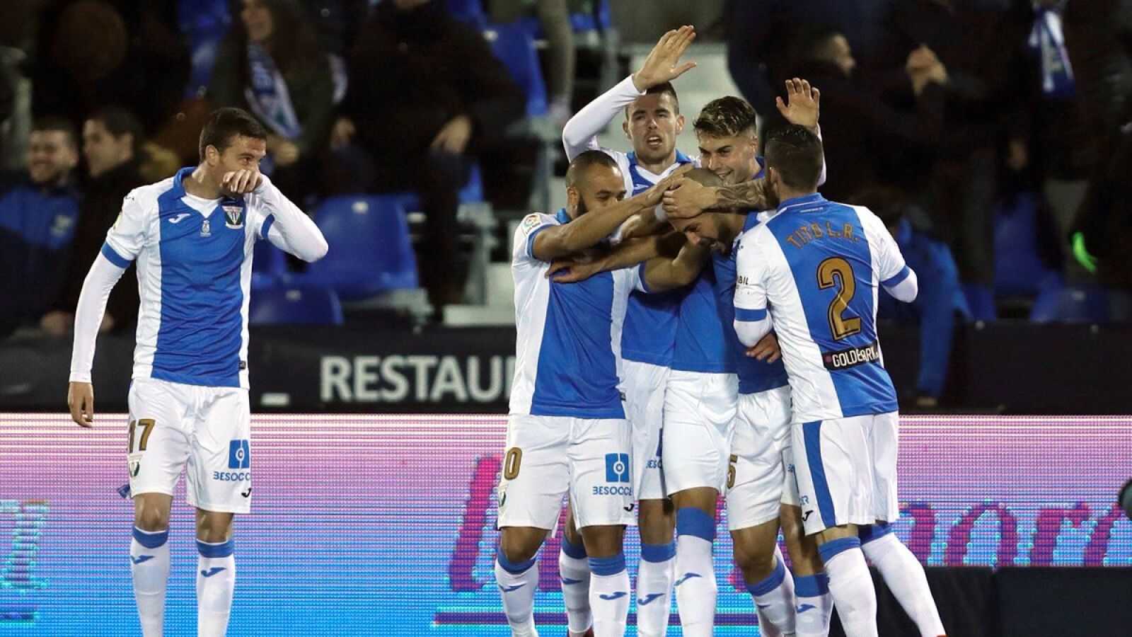 Los jugadores del Legan&eacute;s celebran un gol