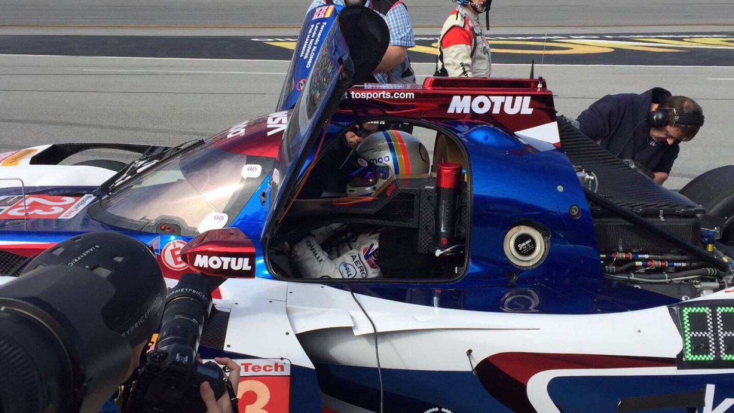 Fernando Alonso se sube a su Ligier LMP2