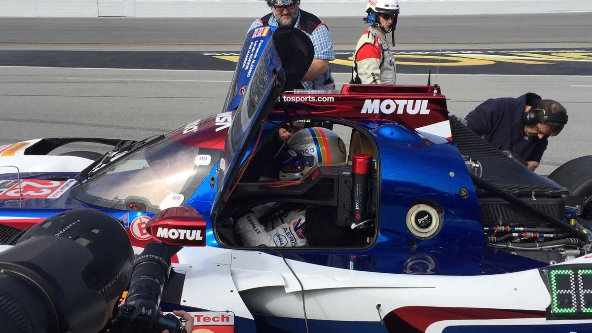 Fernando Alonso se sube a su Ligier LMP2