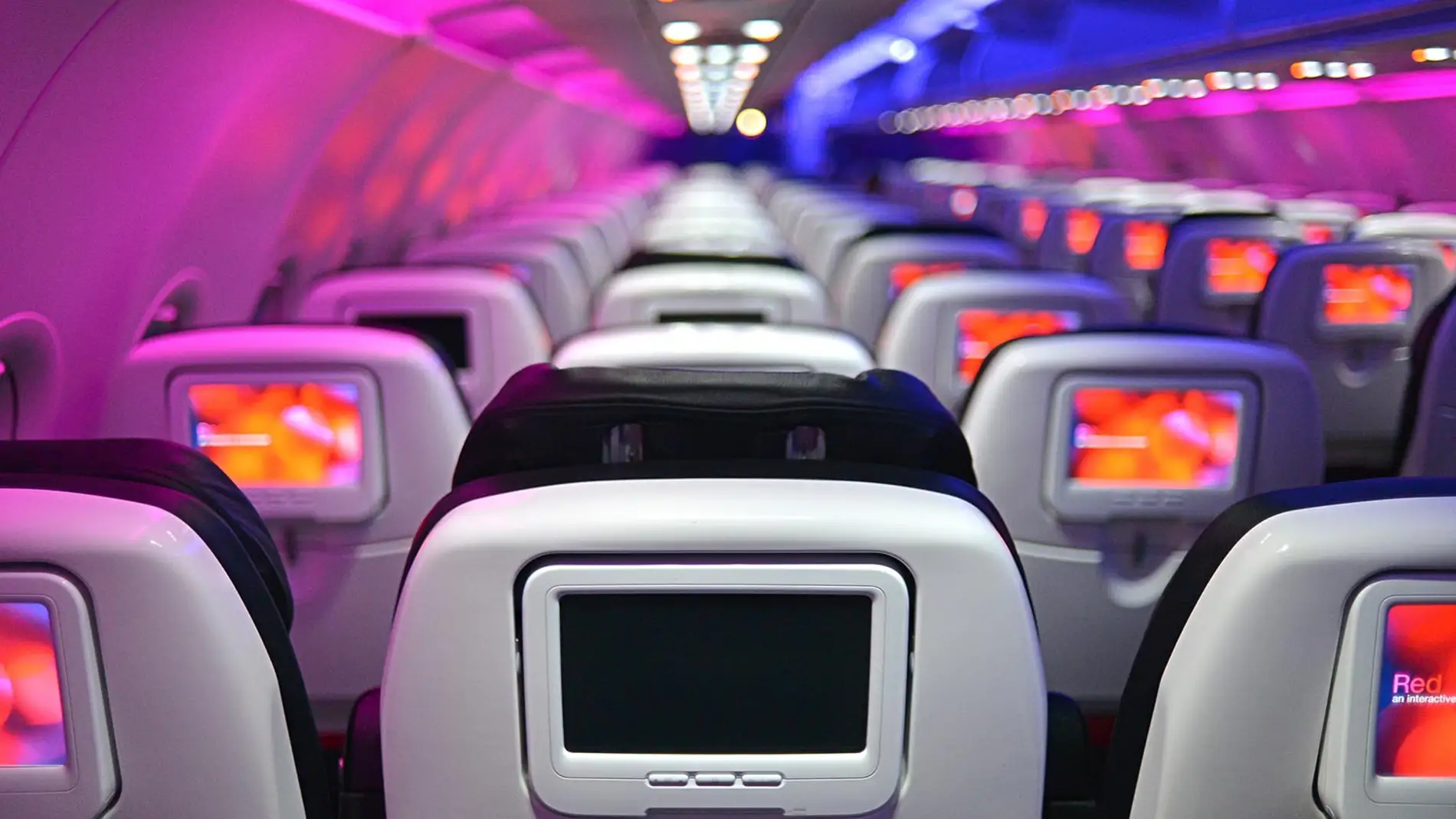 Las aerolíneas podrían eliminar las pantallas en sus asientos