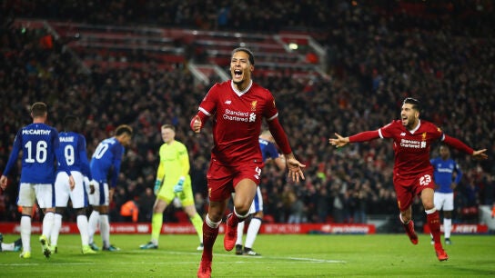 Van Dijk celebra su primer gol como jugador del Liverpool