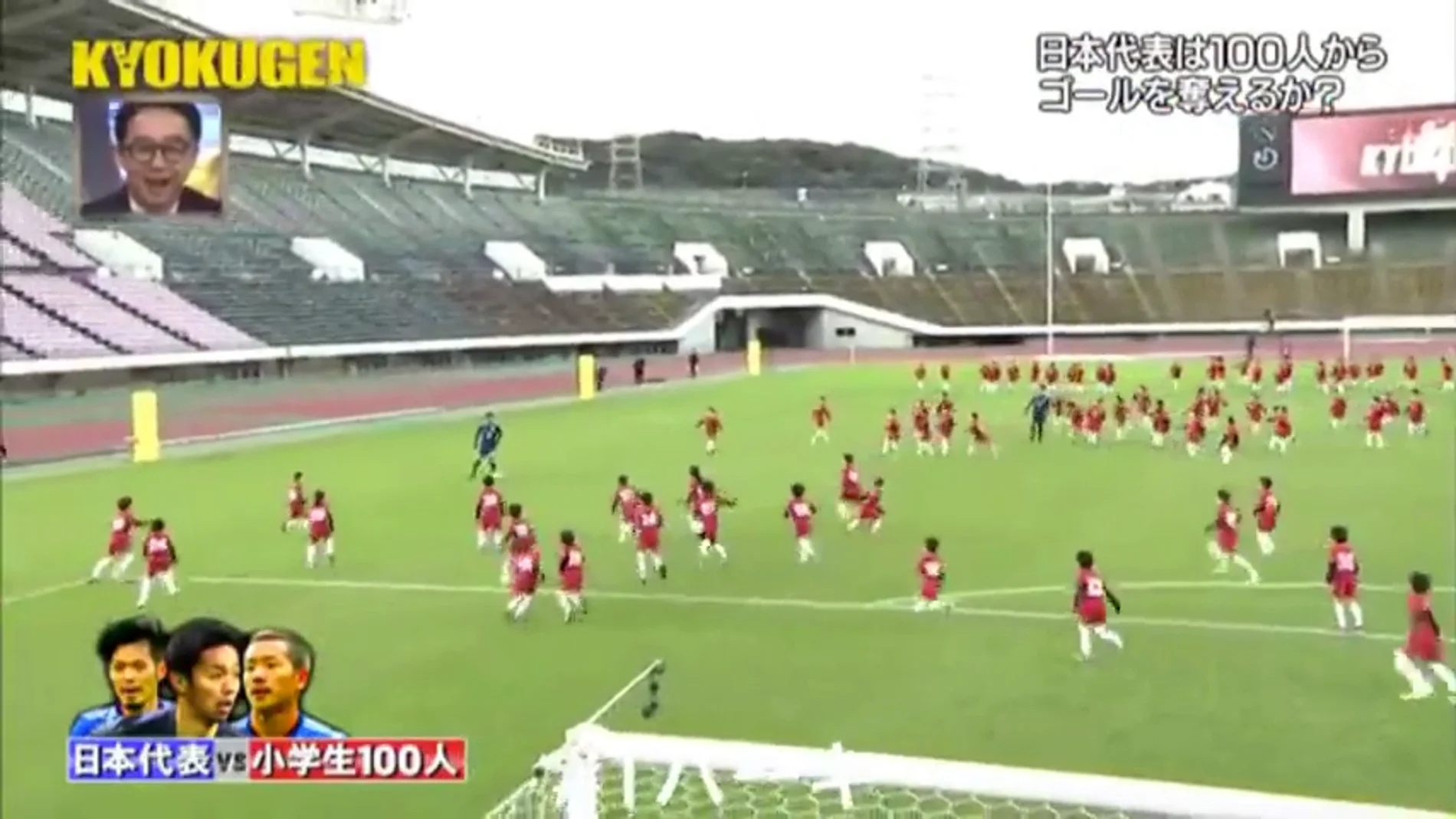 ¿Serán capaces de marcarles un gol? Tres jugadores de la selección japonesa se enfrentan a 100 niños