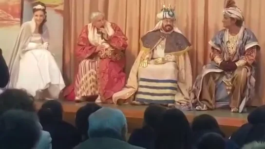 Chiquetete se quita el disfraz de rey mago ante los niños Chiquetete se quita el disfraz de rey mago ante los niños