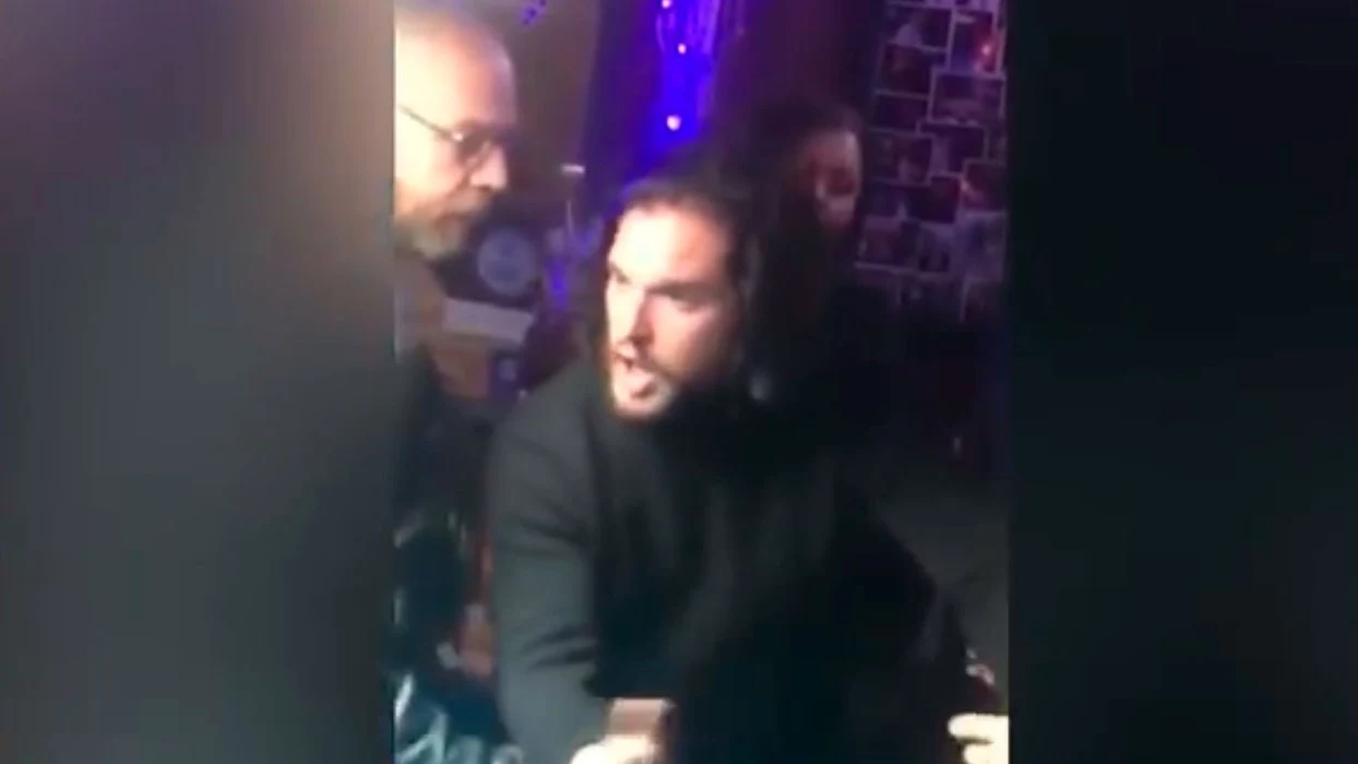 Kit Harington en una pelea en un bar de Nueva York