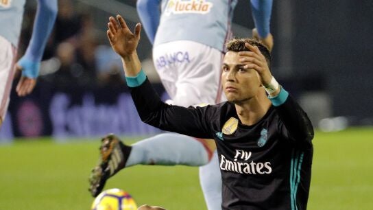 Cristiano Ronaldo se lamenta tras fallar una ocasi&oacute;n