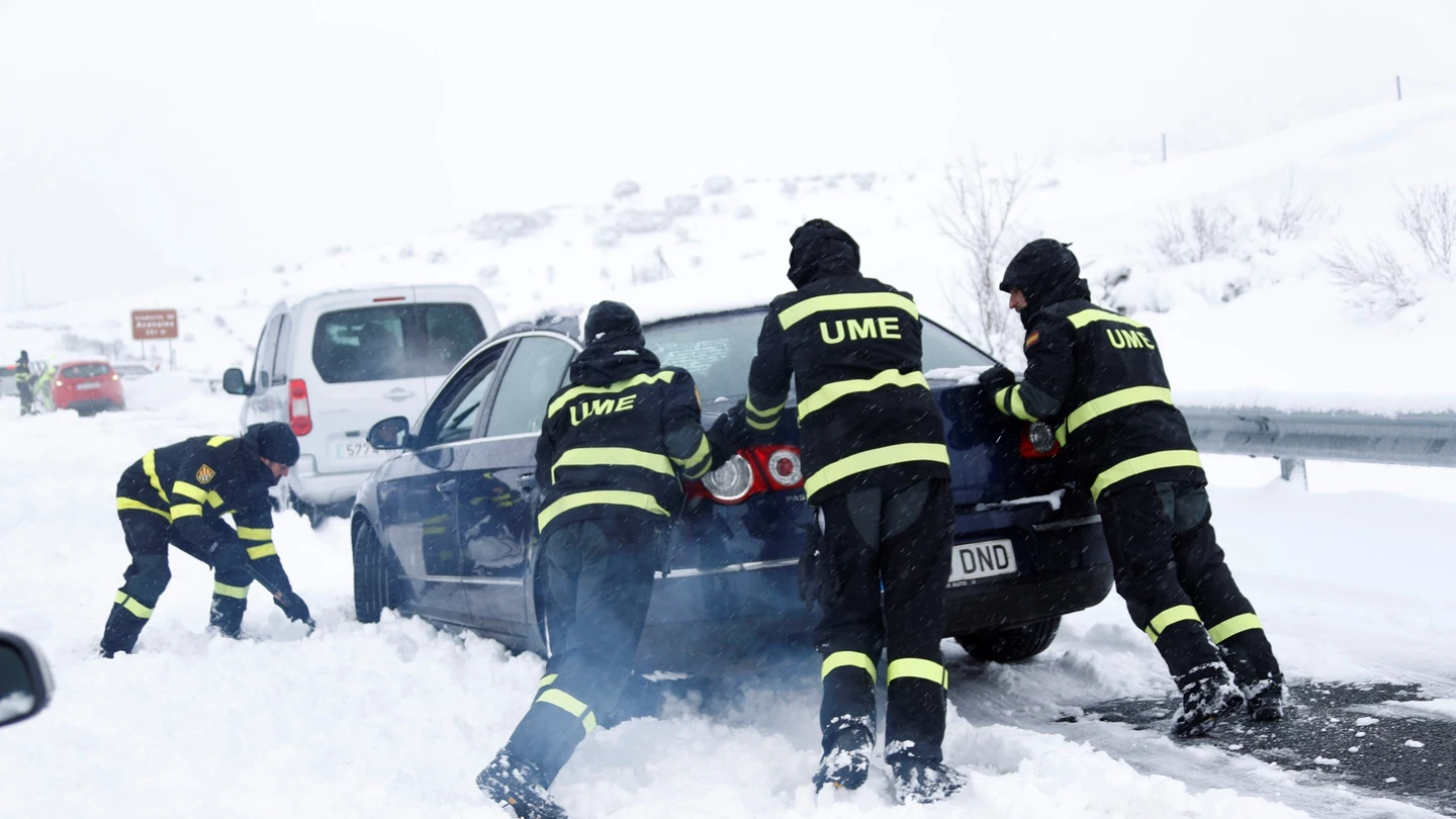 Fotografía facilitada por los Efectivos de la Unidad Militar de Emergencias (UME) Fotografía facilitada por los Efectivos de la Unidad Militar de Emergencias (UME)