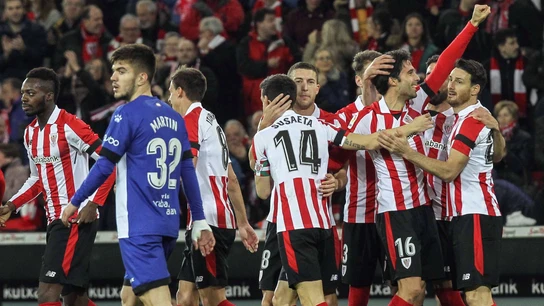 El Athletic celebrando el gol de Etxeita El Athletic celebrando el gol de Etxeita