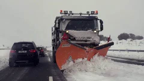 Fotografía facilitada por un conductor retenido en la A-6 en sentido Madrid Fotografía facilitada por un conductor retenido en la A-6 en sentido Madrid