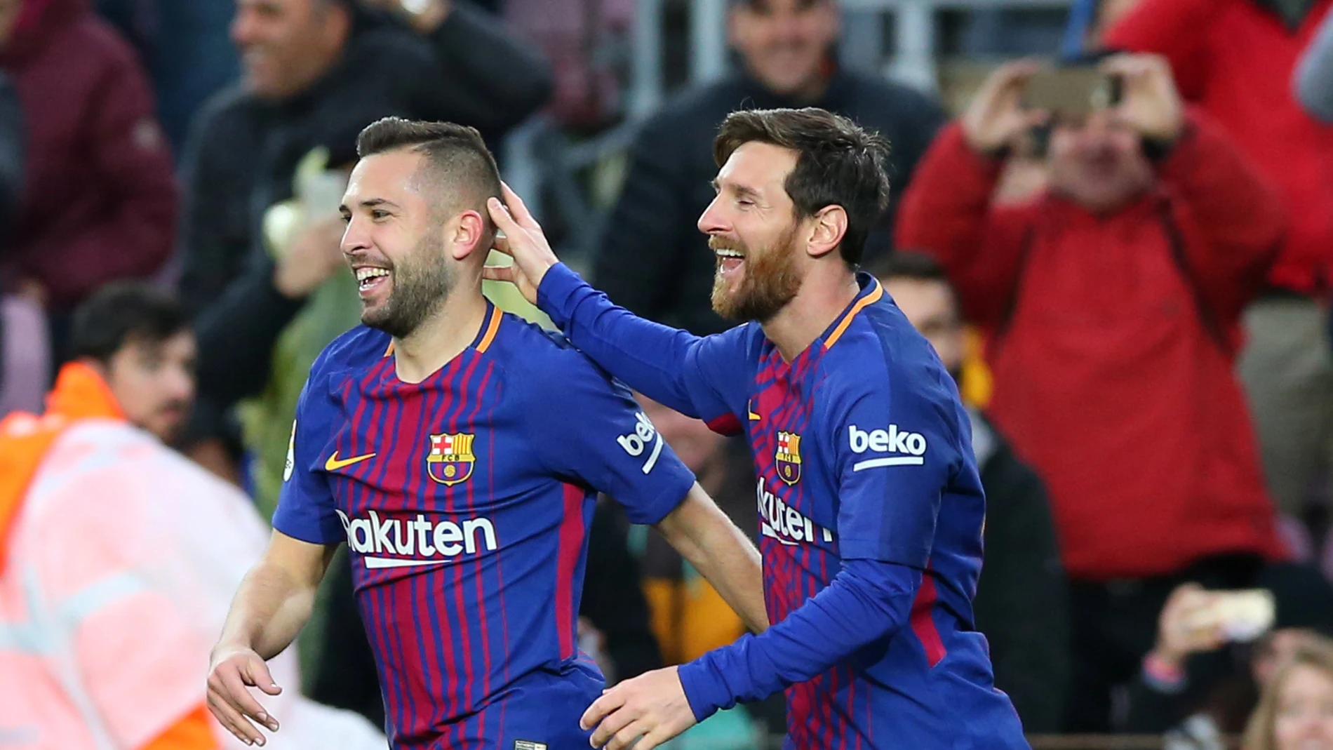 Messi y Alba celebrando el primer gol