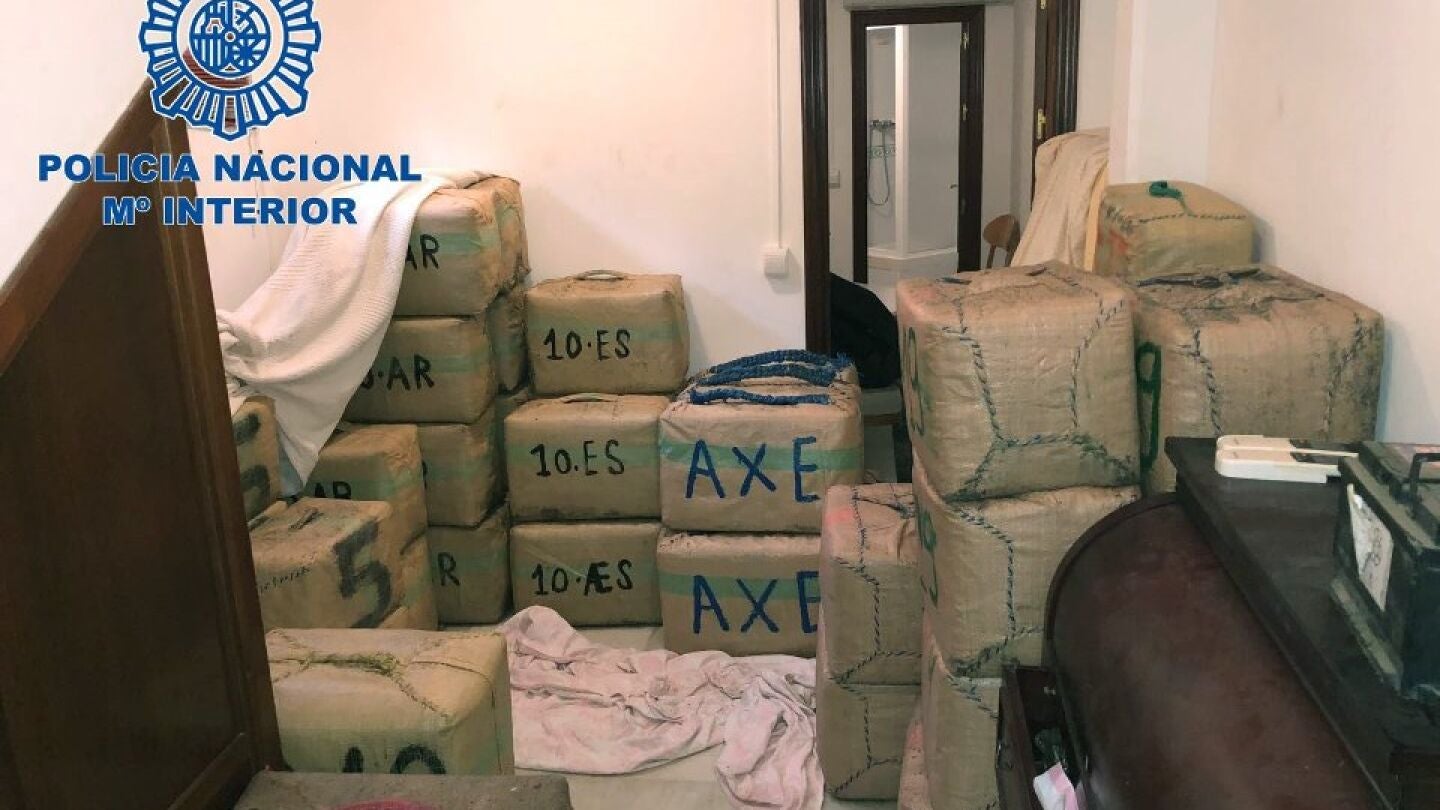 La Polic&iacute;a Nacional ha intervenido en La L&iacute;nea de la Concepci&oacute;n (C&aacute;diz) 3.000 kilos de hach&iacute;s