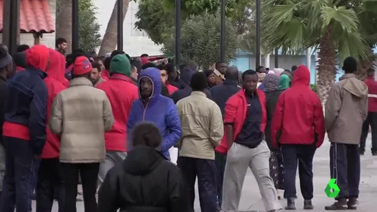 Migrantes que saltaron la valla de Melilla Los 209 migrantes que saltaron la valla de Melilla han pasado su primera noche en el Ceti