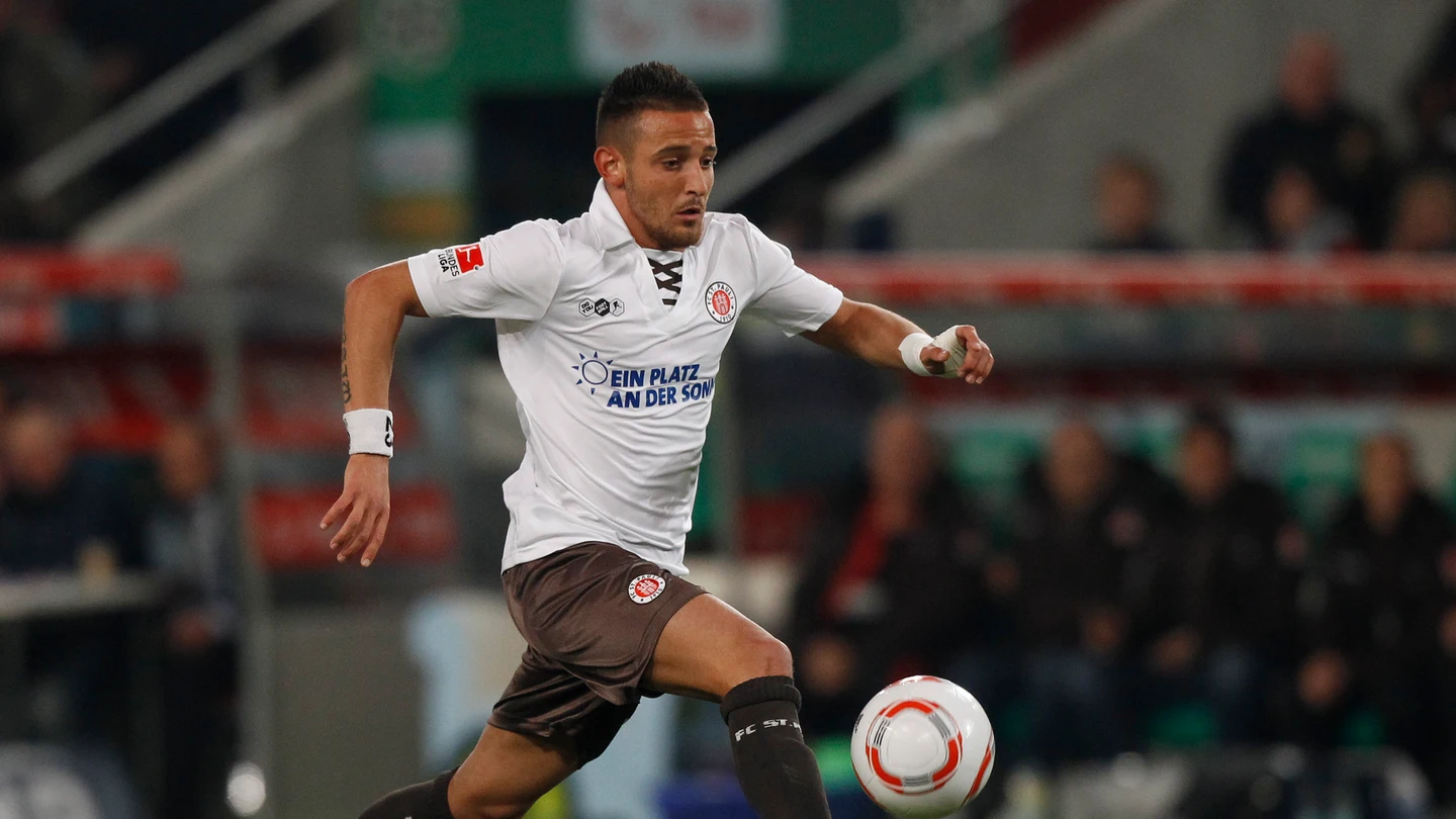 Deniz Naki jugando en el St Pauli Deniz Naki jugando en el St Pauli