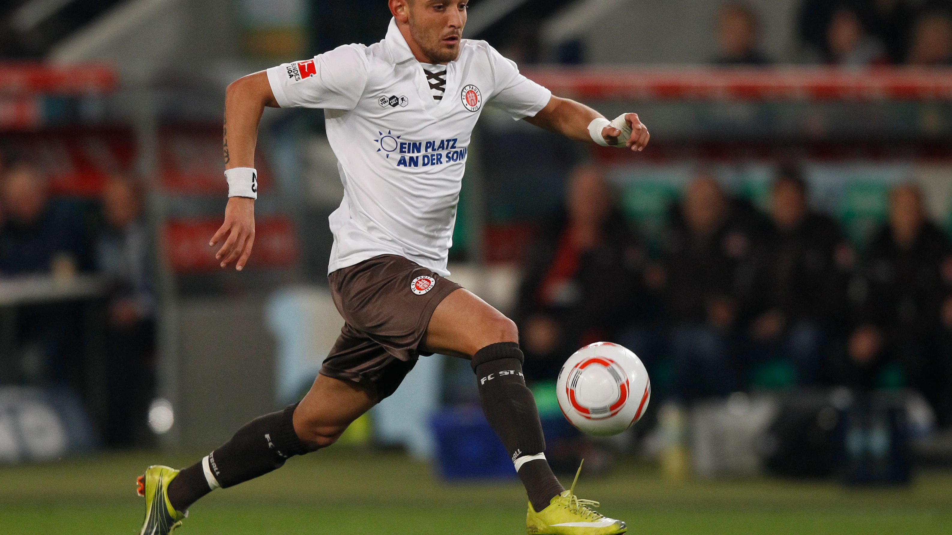 Deniz Naki jugando en el St Pauli