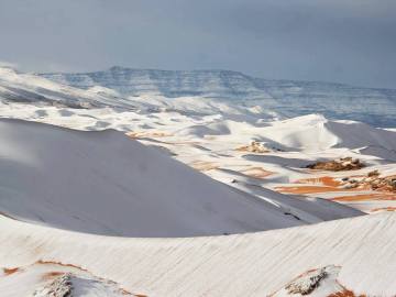 Nieve en el desierto del Sáhara Nieve en el desierto del Sáhara
