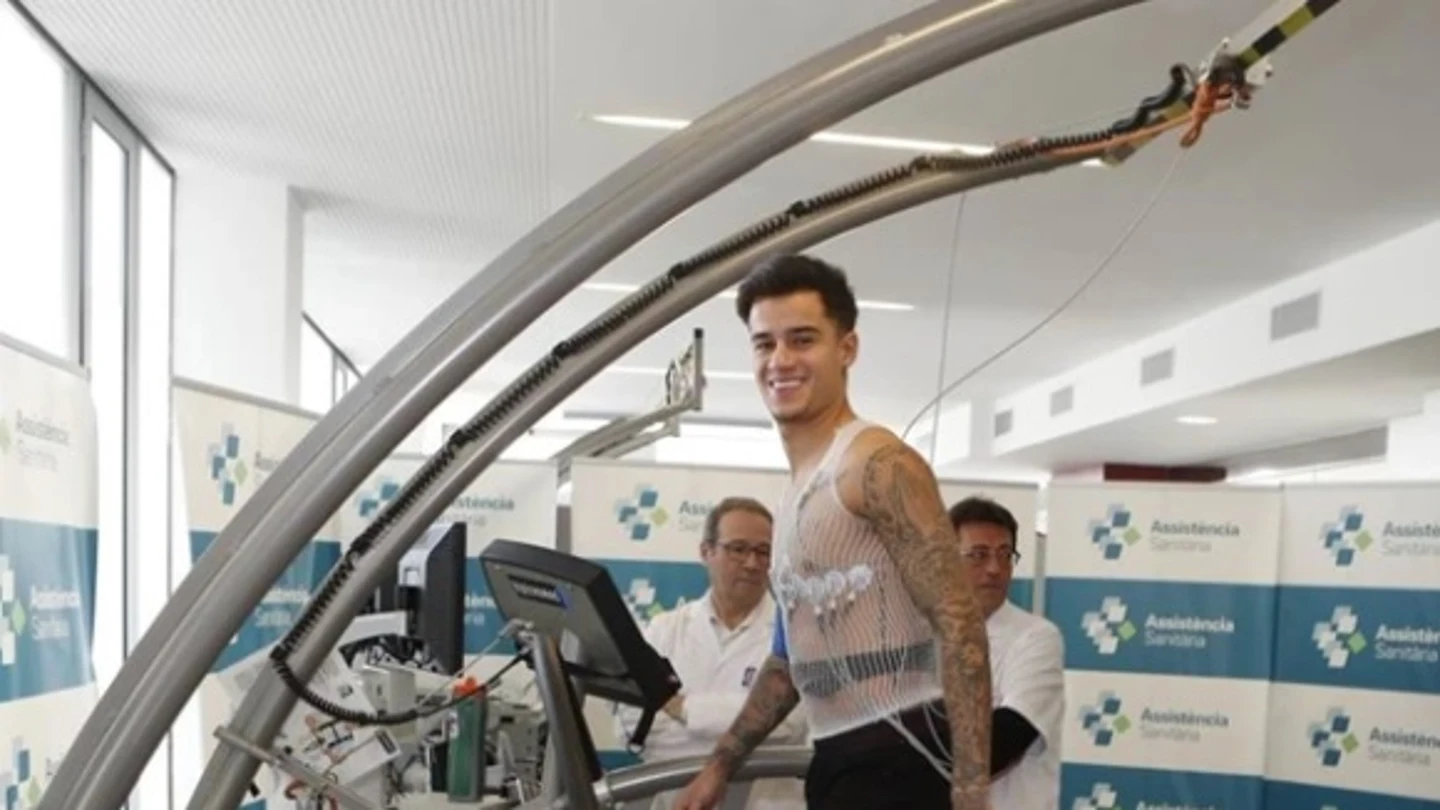 Coutinho pasando reconocimiento médico Coutinho pasando reconocimiento médico
