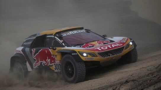 St&eacute;phane Peterhansel, en acci&oacute;n en el Dakar 2018