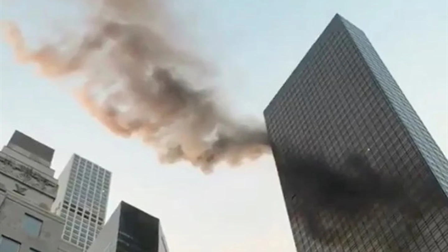 Arden las plantas superiores de la Torre Trump de Nueva York Arden las plantas superiores de la Torre Trump de Nueva York