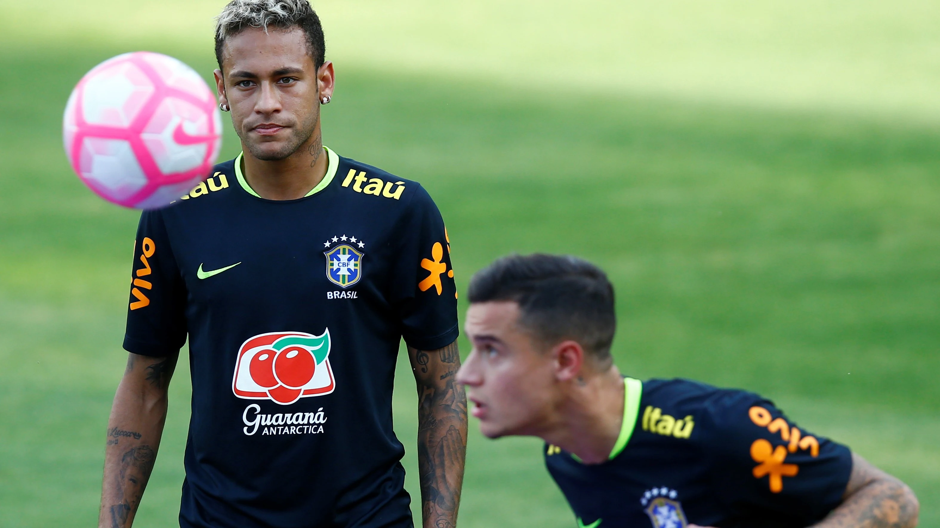 Coutinho y Neymar, en un entrenamiento con la selección de Brasil