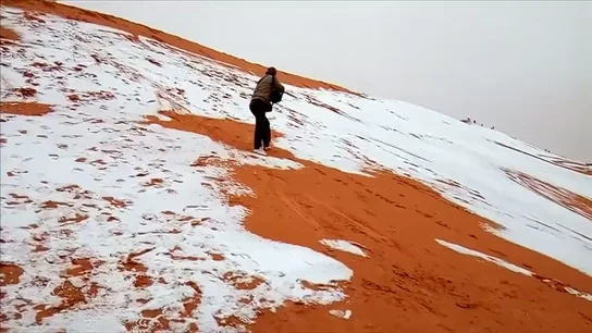 Las dunas de Sáhara nevadas Las dunas de Sáhara nevadas