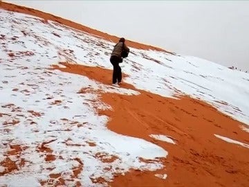 Las dunas de Sáhara nevadas Las dunas de Sáhara nevadas