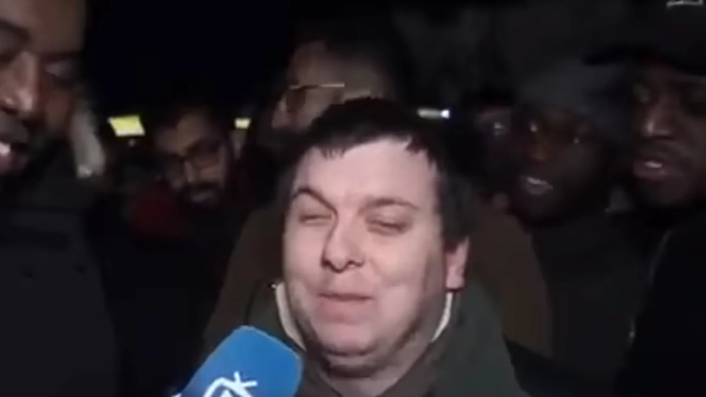 Un aficionado ciego del Arsenal se toma a cachondeo la derrota Un aficionado ciego del Arsenal se toma a cachondeo la derrota