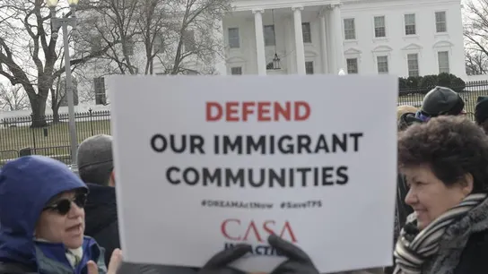 Activistas pro inmigración, líderes comunitarios e inmigrantes protestan frente a la Casa Blanca Activistas pro inmigración, líderes comunitarios e inmigrantes protestan frente a la Casa Blanca