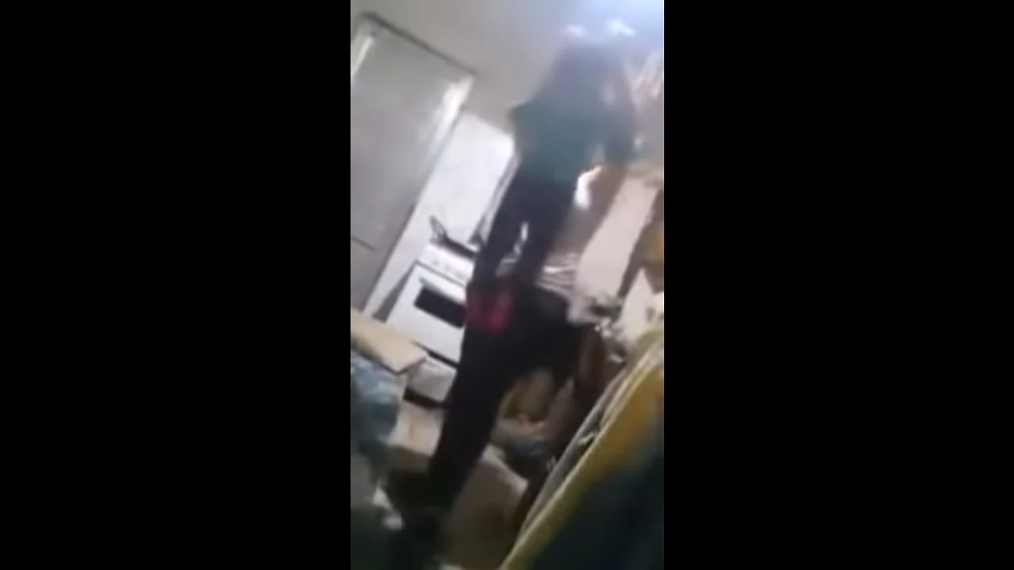 Una madre agrede a su hija en Argentina Una madre agrede a su hija en Argentina
