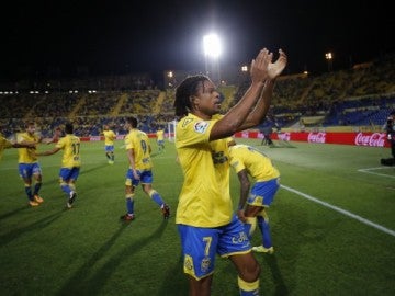 Remy celebra un gol con la afición de Las Palmas Remy celebra un gol con la afición de Las Palmas