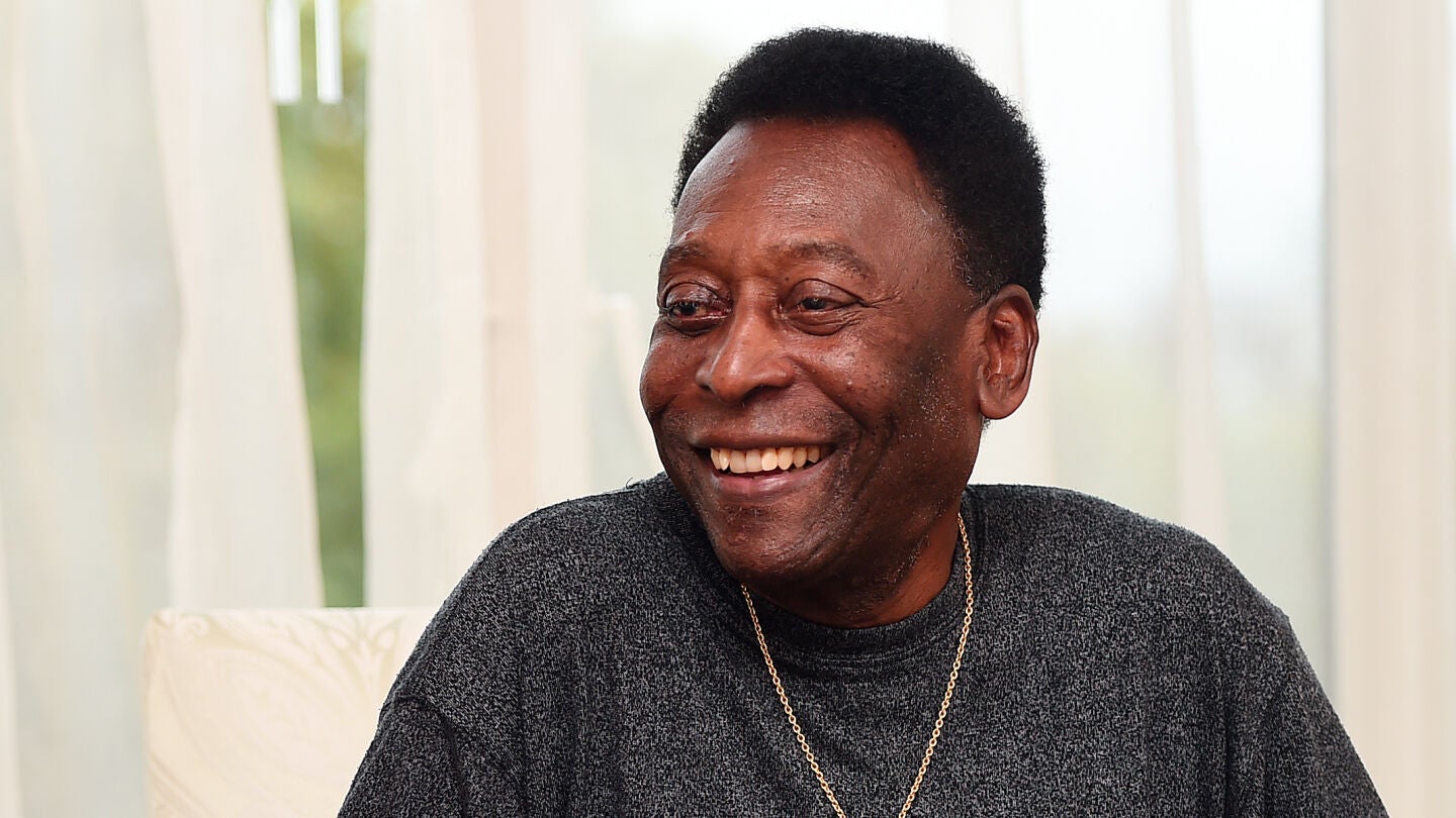 Pel&eacute;, durante un acto