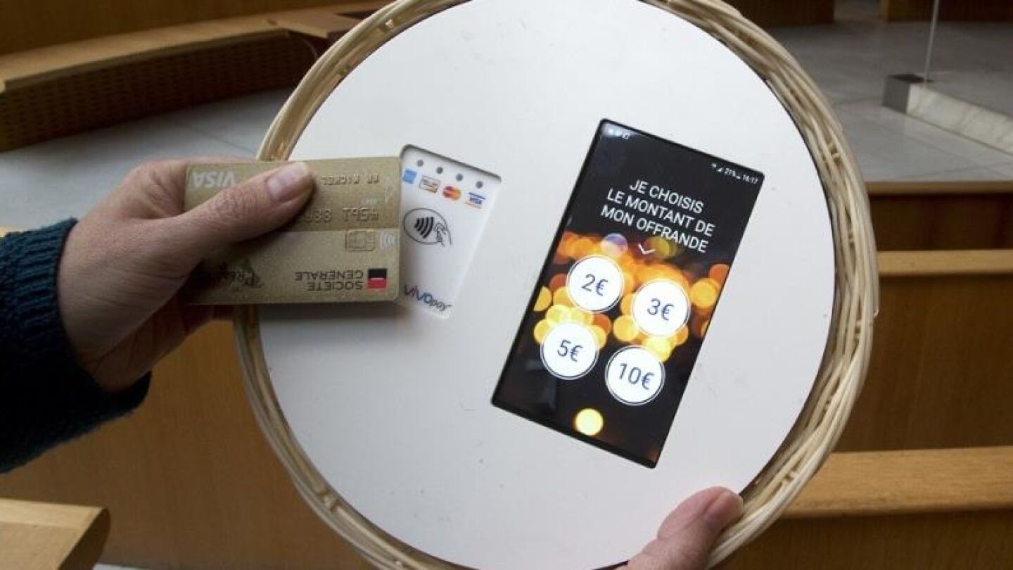 Cepillo electr&oacute;nico instalado en una iglesia de Par&iacute;s