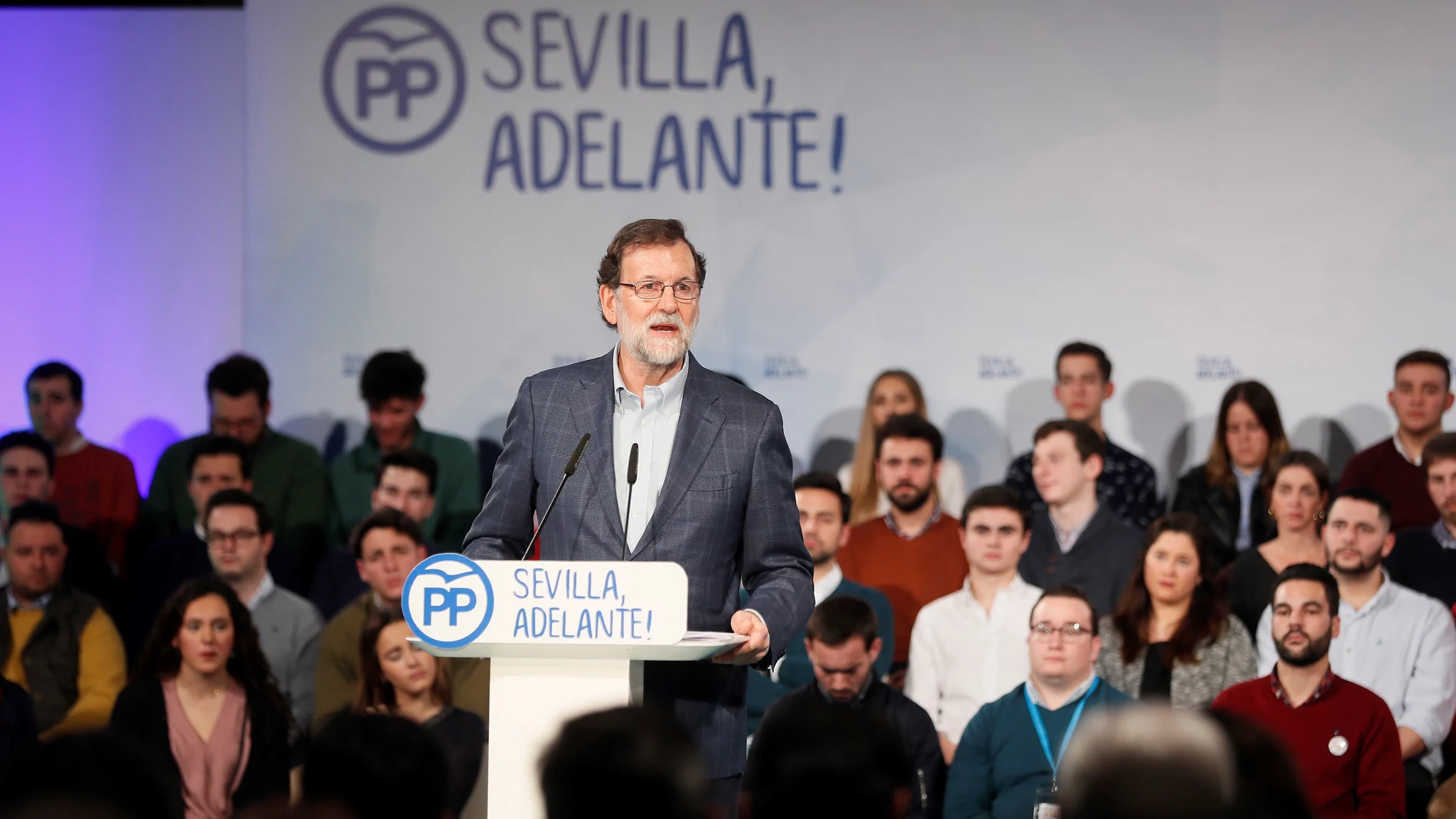 El presidente del Gobierno, Mariano Rajoy, durante su intervención en la clausura de un acto del PP de Sevilla