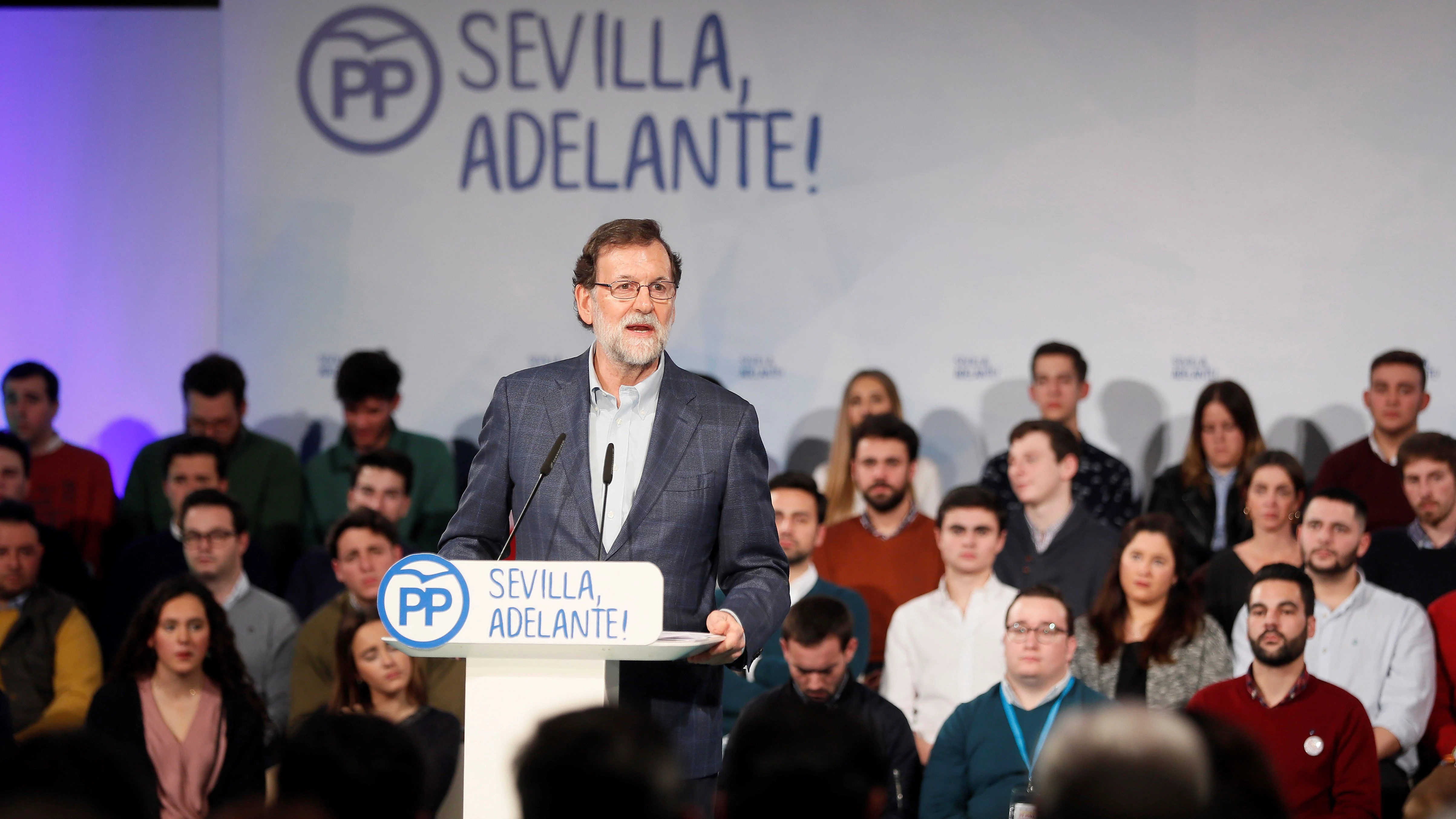 El presidente del Gobierno, Mariano Rajoy, durante su intervención en la clausura de un acto del PP de Sevilla