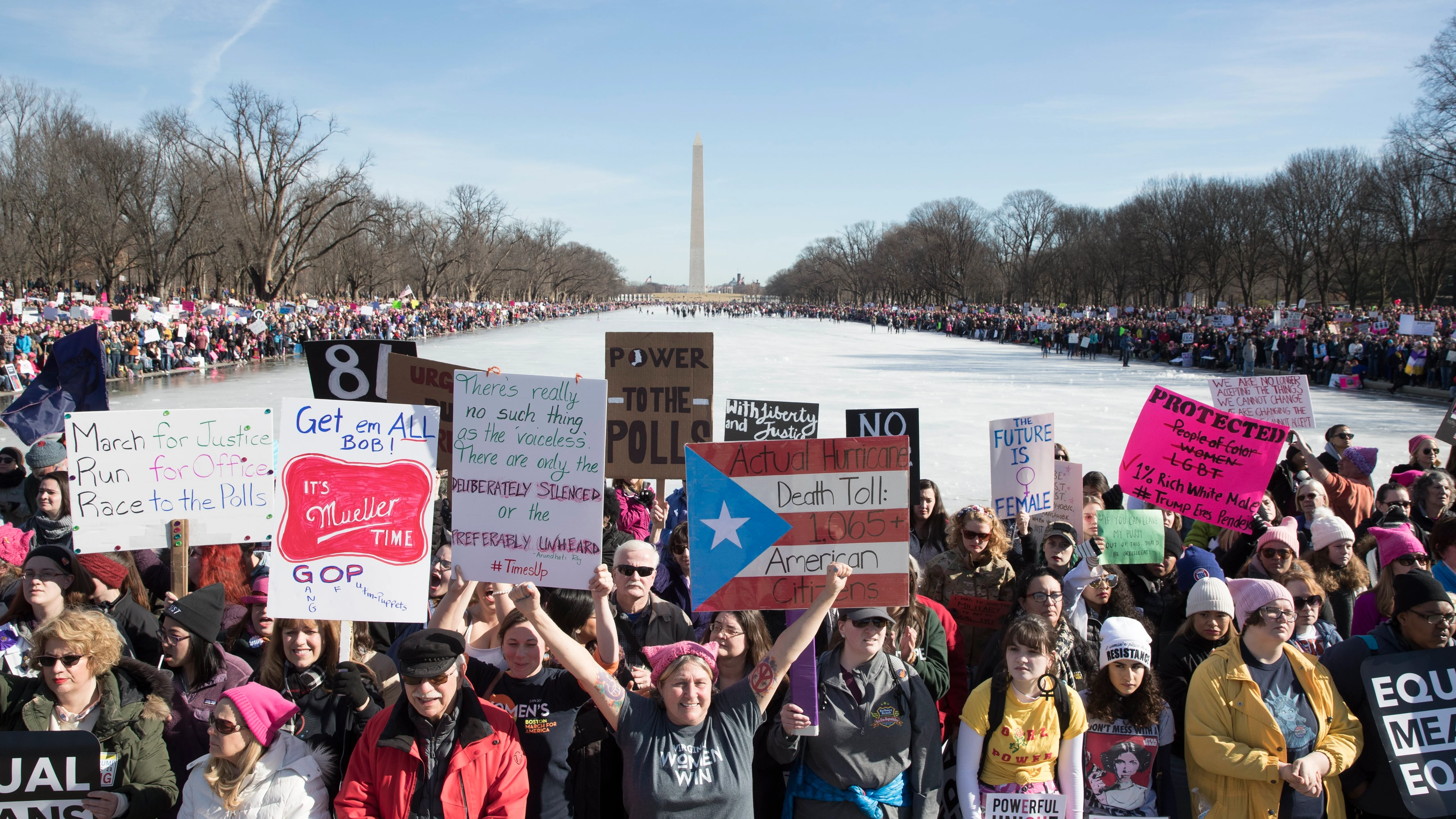 Miles de mujeres se manifiestan en el monumento a Lincoln 