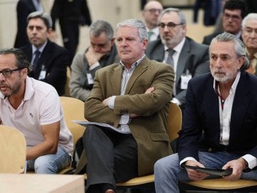 Álvaro Pérez Alonso 'El Bigotes', Pablo Crespo, y Francisco Correa durante el juicio Álvaro Pérez Alonso 'El Bigotes', Pablo Crespo, y Francisco Correa durante el juicio