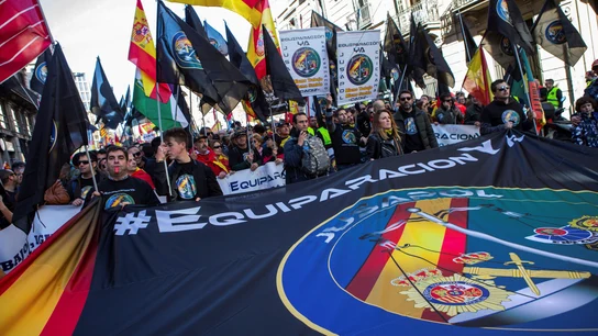 Varios de los agentes de Policía Nacional y Guardia Civil, durante la manifestación convocada por la Fundación Jusapol Varios de los agentes de Policía Nacional y Guardia Civil, durante la manifestación convocada por la Fundación Jusapol