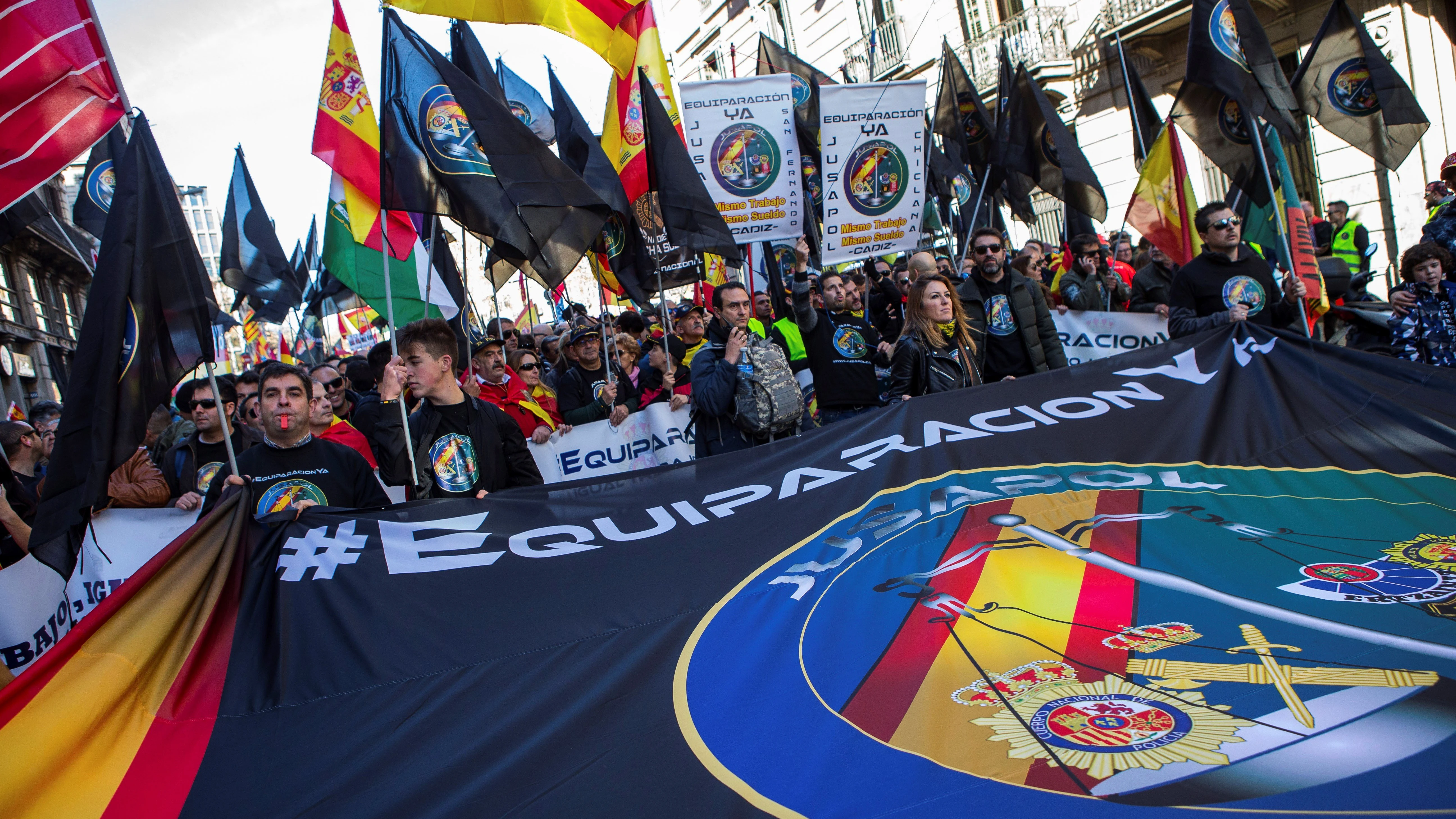 Varios de los agentes de Policía Nacional y Guardia Civil, durante la manifestación convocada por la Fundación Jusapol