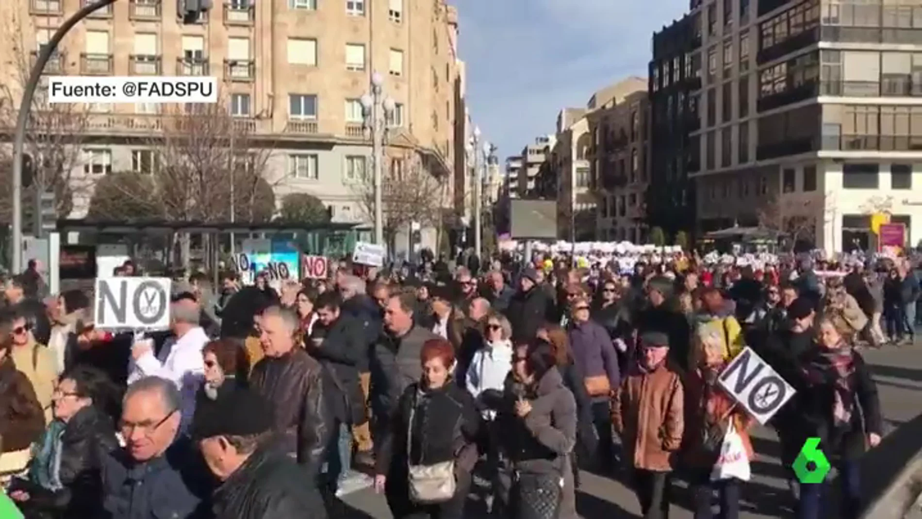 Miles de personas se manifiestan en Valladolid en defensa de la Sanidad Pública