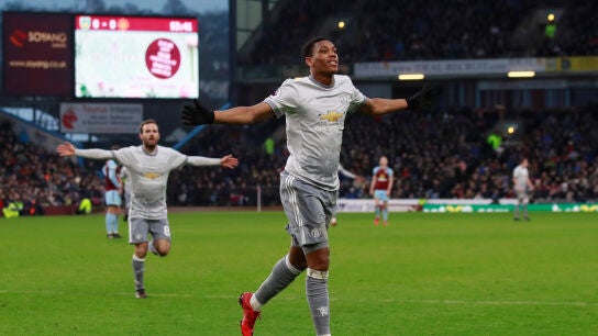 Martial celebrando su gol
