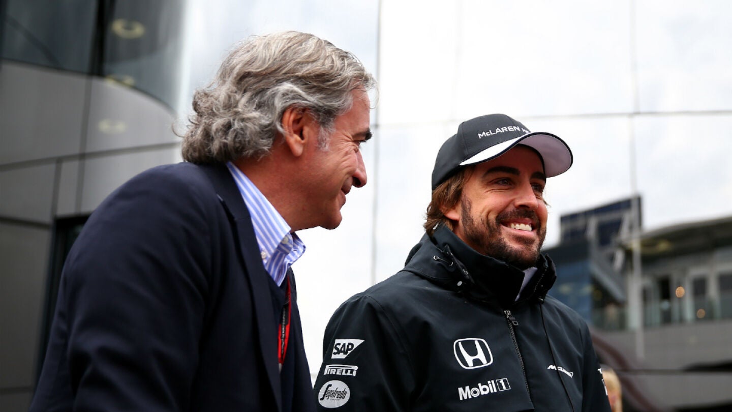 Carlos Sainz, con Fernando Alonso