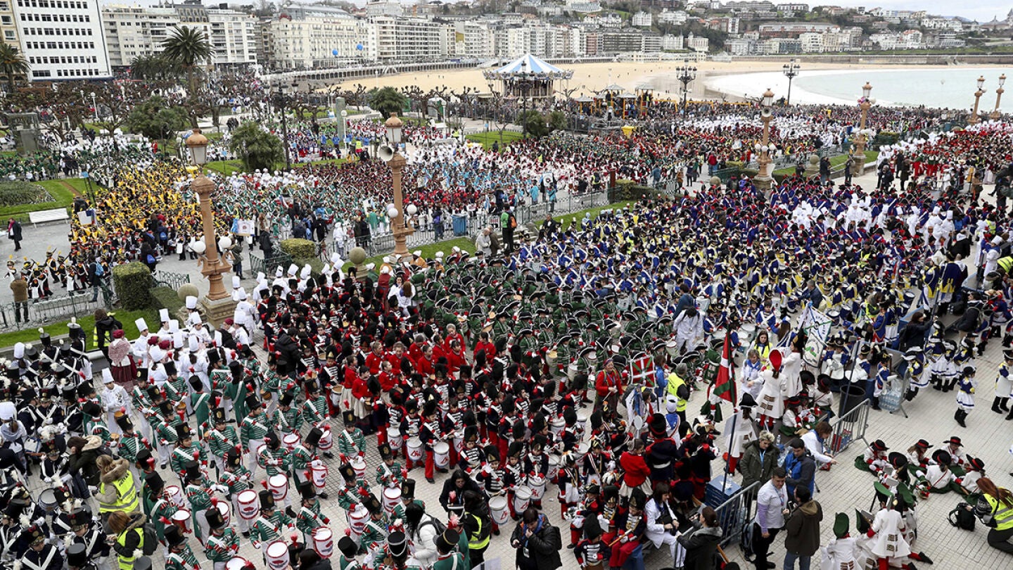 Imagen de la tamborrada en San Sebasti&aacute;n