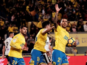 Jonathan Viera celebra un gol Jonathan Viera celebra un gol