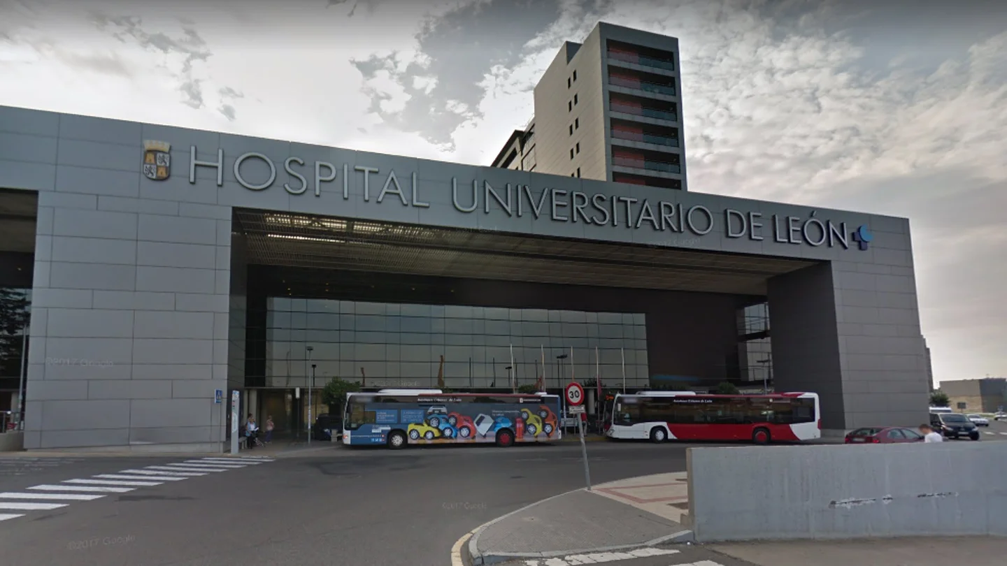 Fachada del Hospital Universitario de León Fachada del Hospital Universitario de León