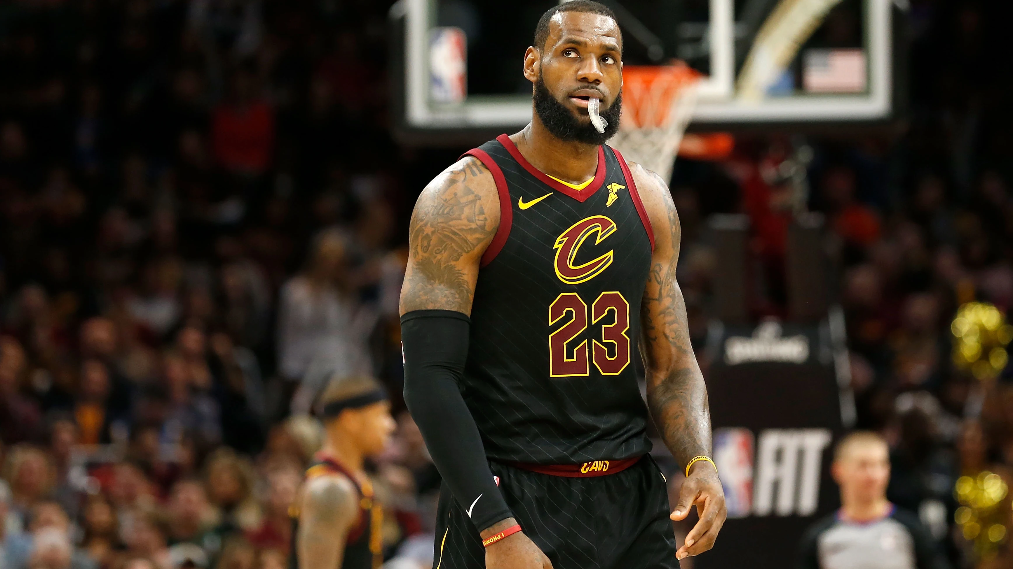 LeBron James, abatido durante el partido contra los Thunder