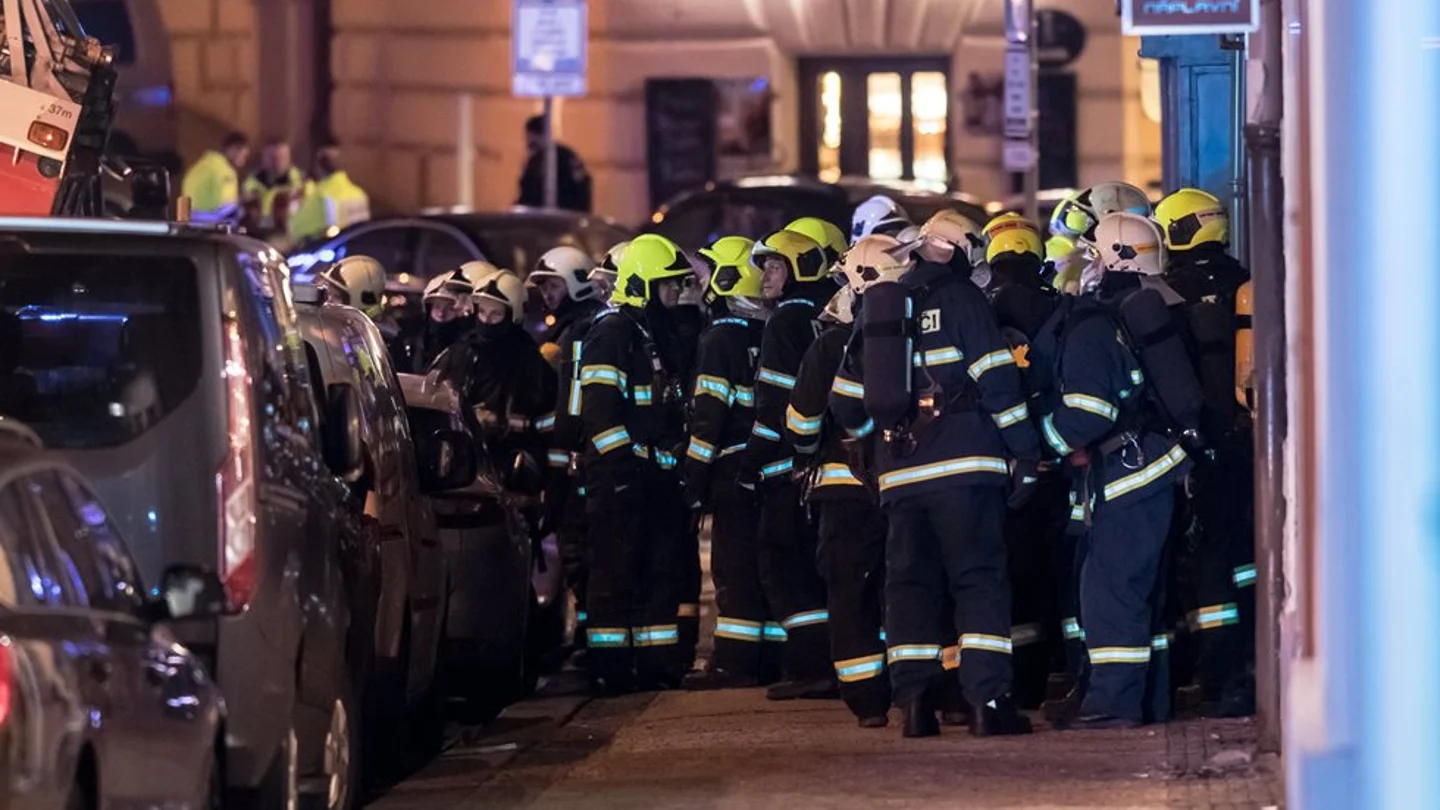 Aumentan a tres los muertos por el incendio de un hotel en el centro de Praga Aumentan a tres los muertos por el incendio de un hotel en el centro de Praga