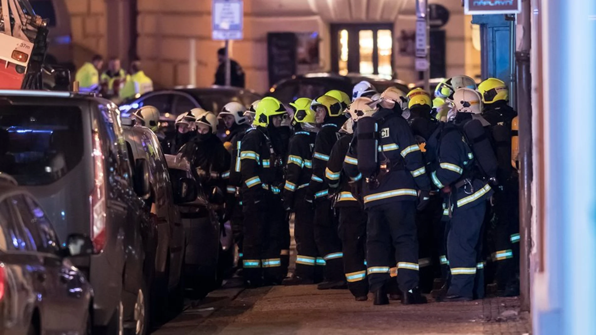 Aumentan a tres los muertos por el incendio de un hotel en el centro de Praga