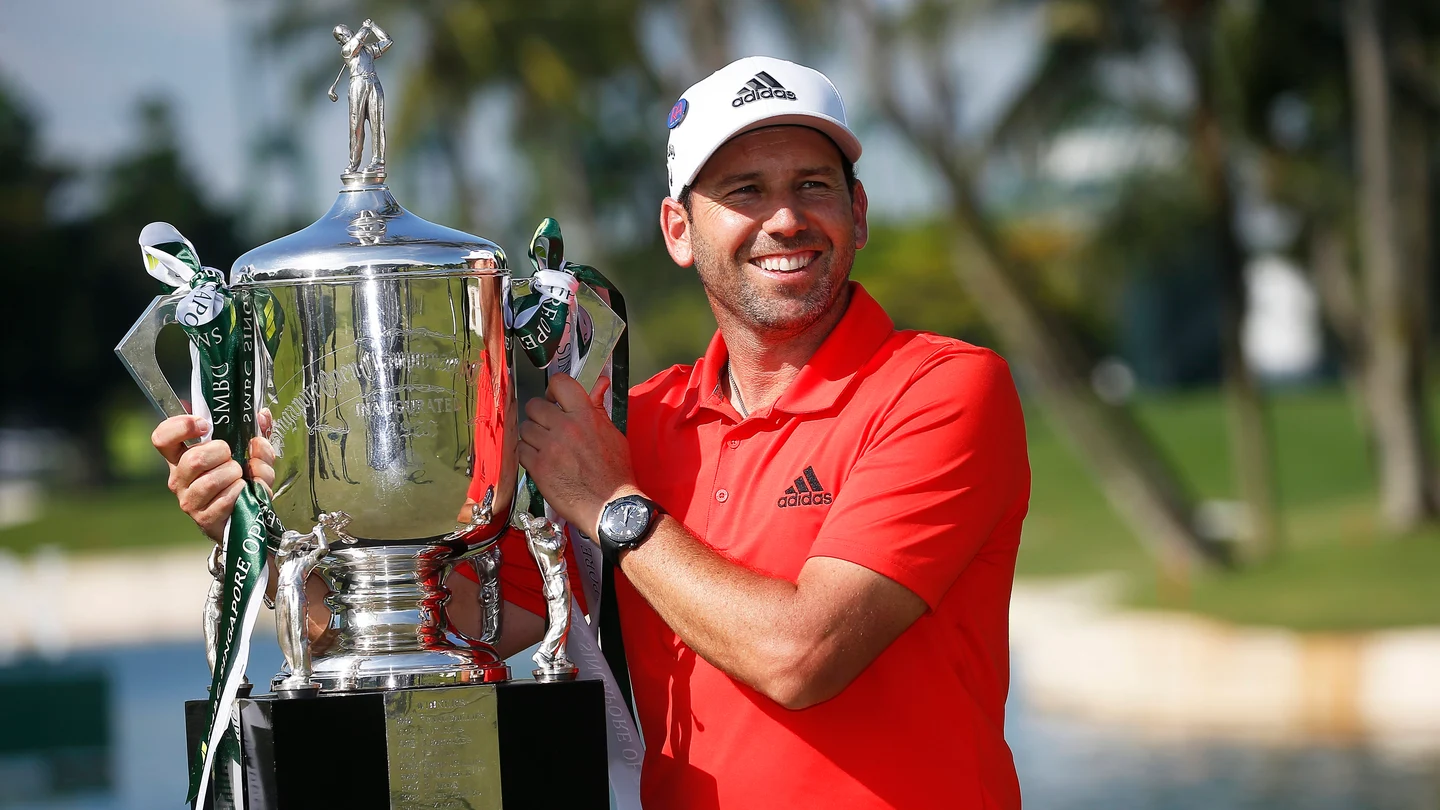 Sergio García, con el trofeo de campeón del Abierto de Singapur Sergio García, con el trofeo de campeón del Abierto de Singapur