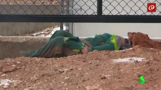 Al menos 15 refugiados sirios muertos por el frío en el Líbano cuando intentaban huir de la guerra Al menos 15 refugiados sirios muertos por el frío en el Líbano cuando intentaban huir de la guerra